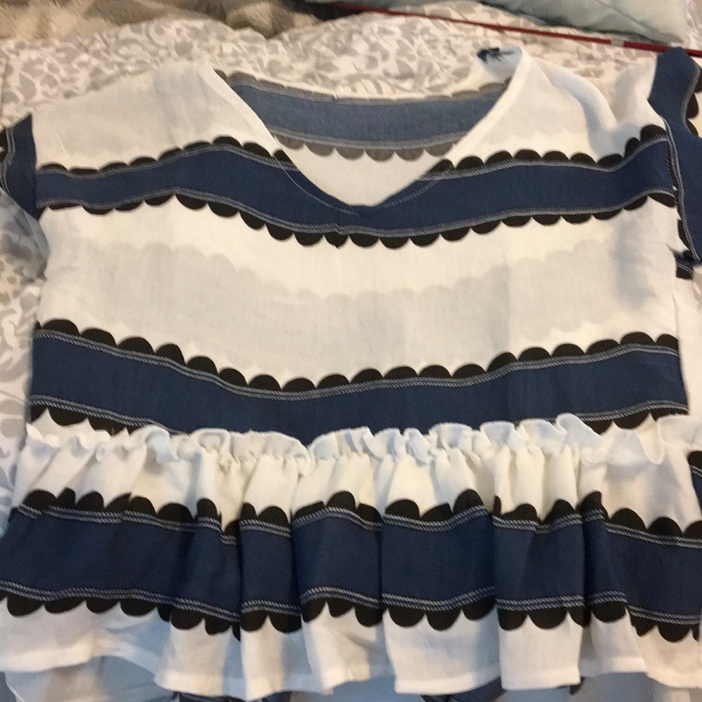 Shein Scalloped Crop Top - Picture 3 of 8